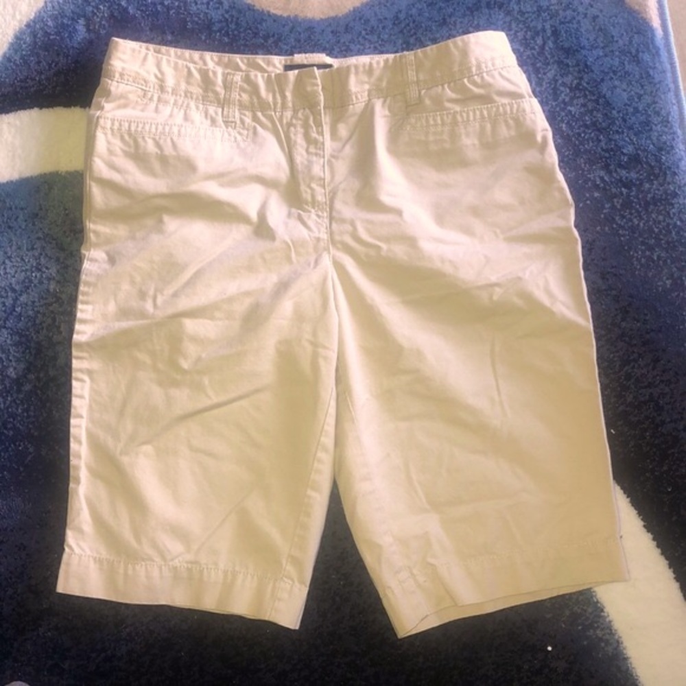 TOMMY HILFIGER KHAKI SHORTS SIZE 10